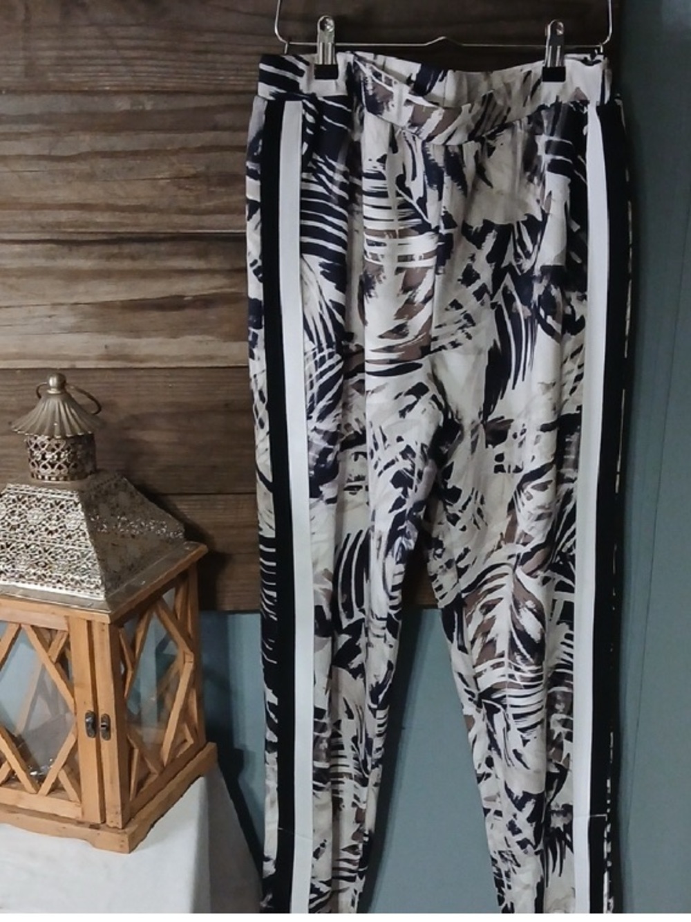 Lisa Rinna Collection Black & Cream Printed Pants